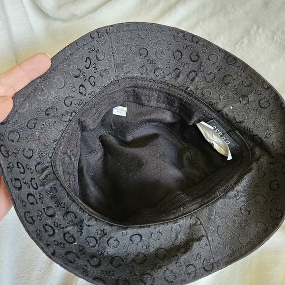 Guess black bucket hat - Picture 6 of 6